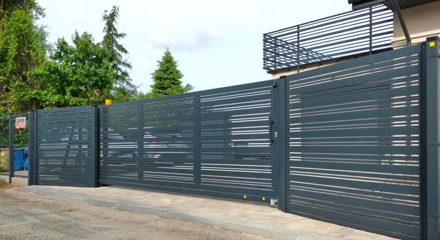 horisontaalne-metallaed-privaatne-aed.jpg